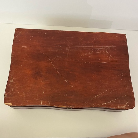 1881 Rogers Silverplate Oneida LTD. Enchantment 59 Piece & Wooden Chest - Picture 11 of 13